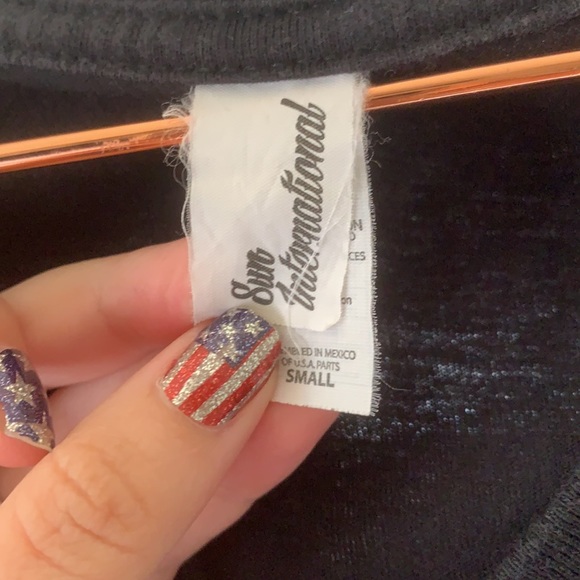 Size Small Sun International Black V-Neck 🍍 - Picture 2 of 4